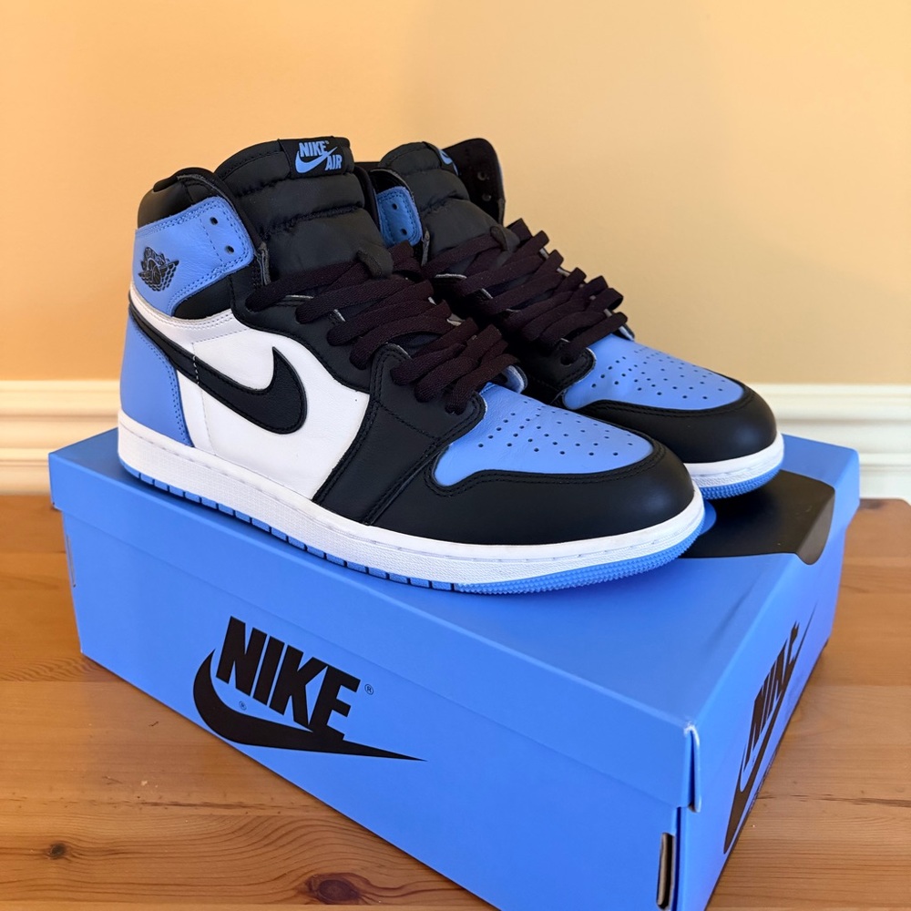 Air Jordan 1 High UNC Toe university blue size 11.5